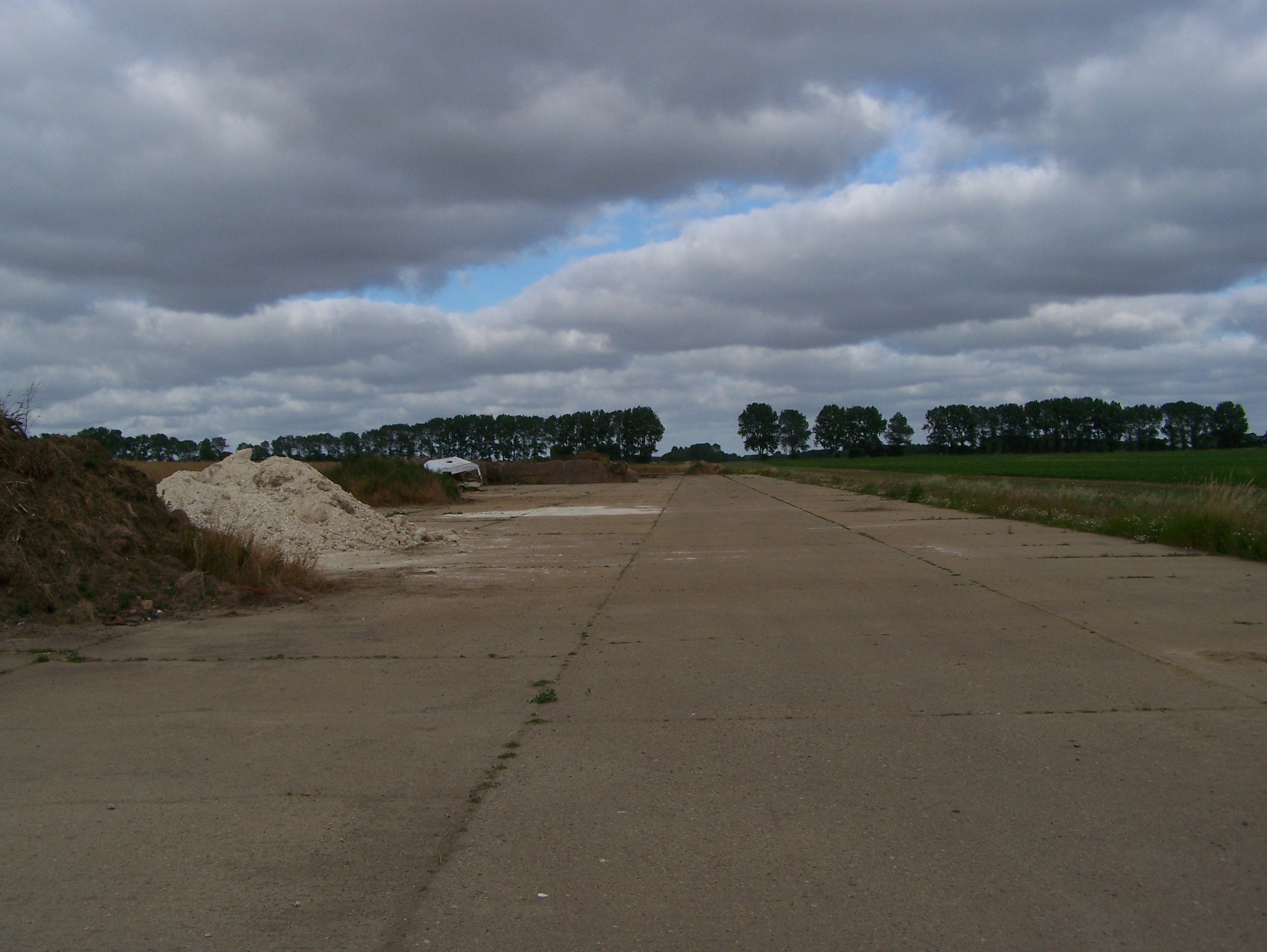 West side of 2,000 yards runway 14:7:06.JPG