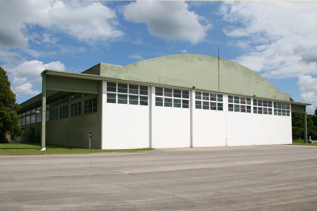 012Type D hangar - Nick Challoner.JPG