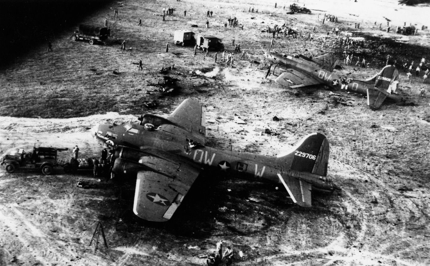 002-95th_Bomb_Group_Explosion_Alconbury_28_May_1943.jpg