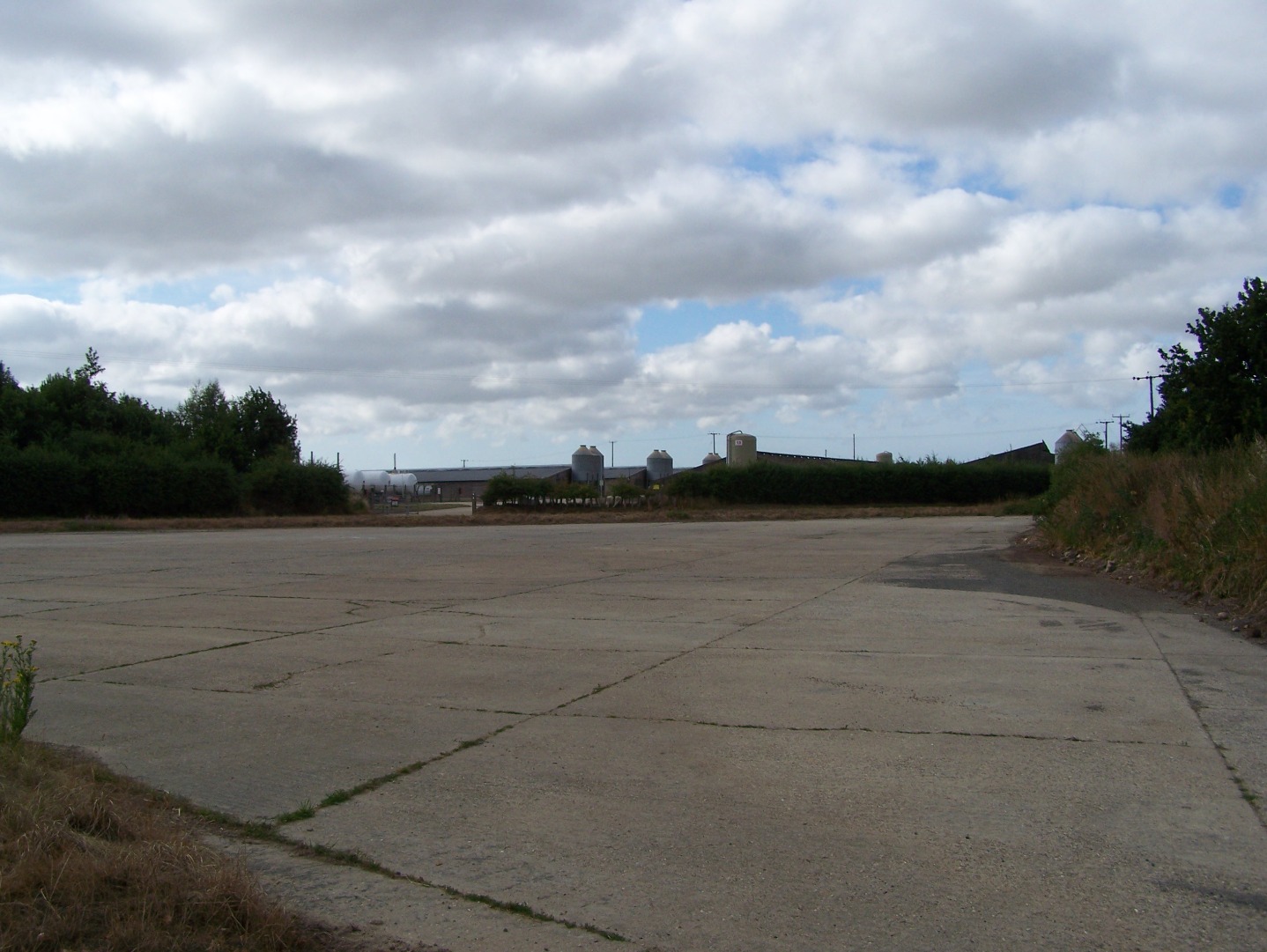 007-17:35 runway of 1400 yards in length at south-east end, looking approximately northwards 14:7:06.JPG