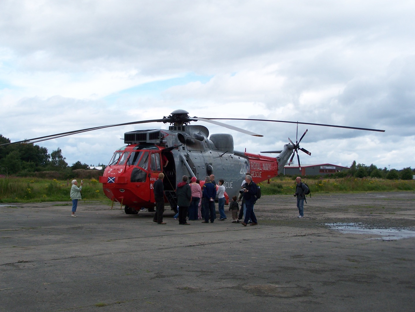 007Royal Navy Westland Sea King from HMS Gannet at Prestwick landed nearby on a former section of runway (27:07:2007).JPG