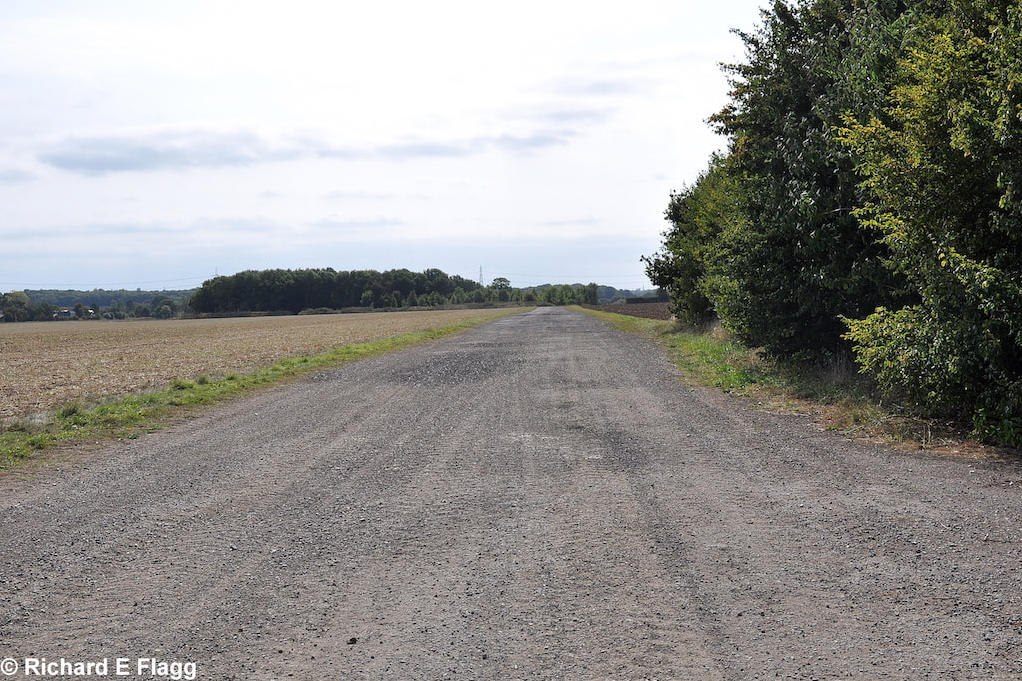 004Taxiway at the east of the airfield. Looking south - 18 September 2009.png