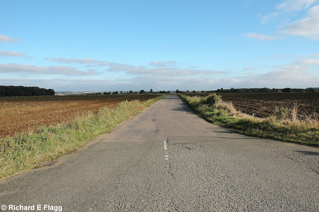 002Taxiway at the south of the airfield. Looking south east from the B1052 road - 13 October 2007.png