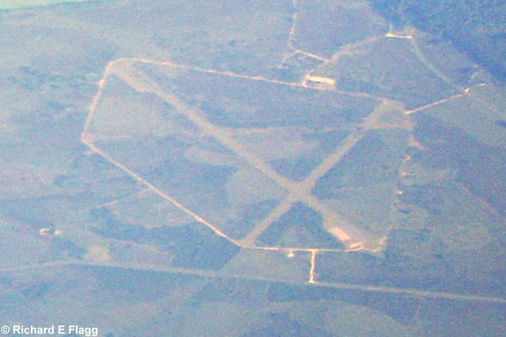 001Aerial View of Beaulieu Airfield - 22 June 2005.png