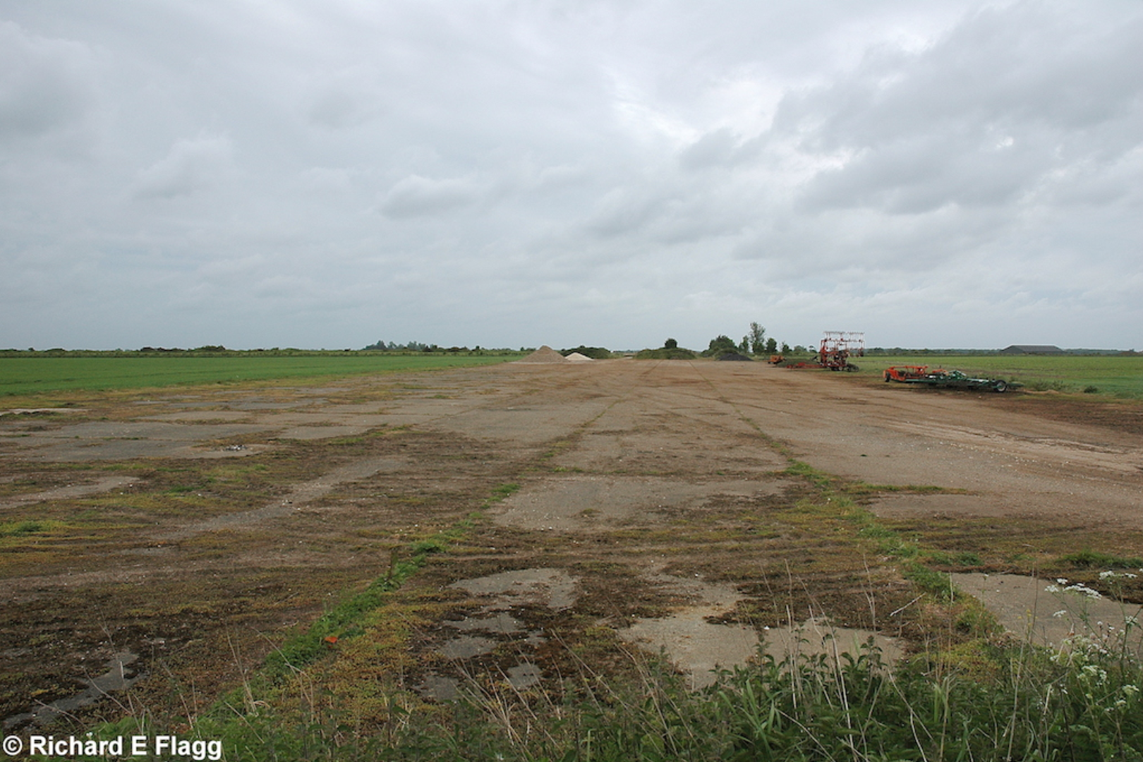 005Runway 03:21. Looking south west from the un-named road that crosses the old airfield - 26 May 2008.png