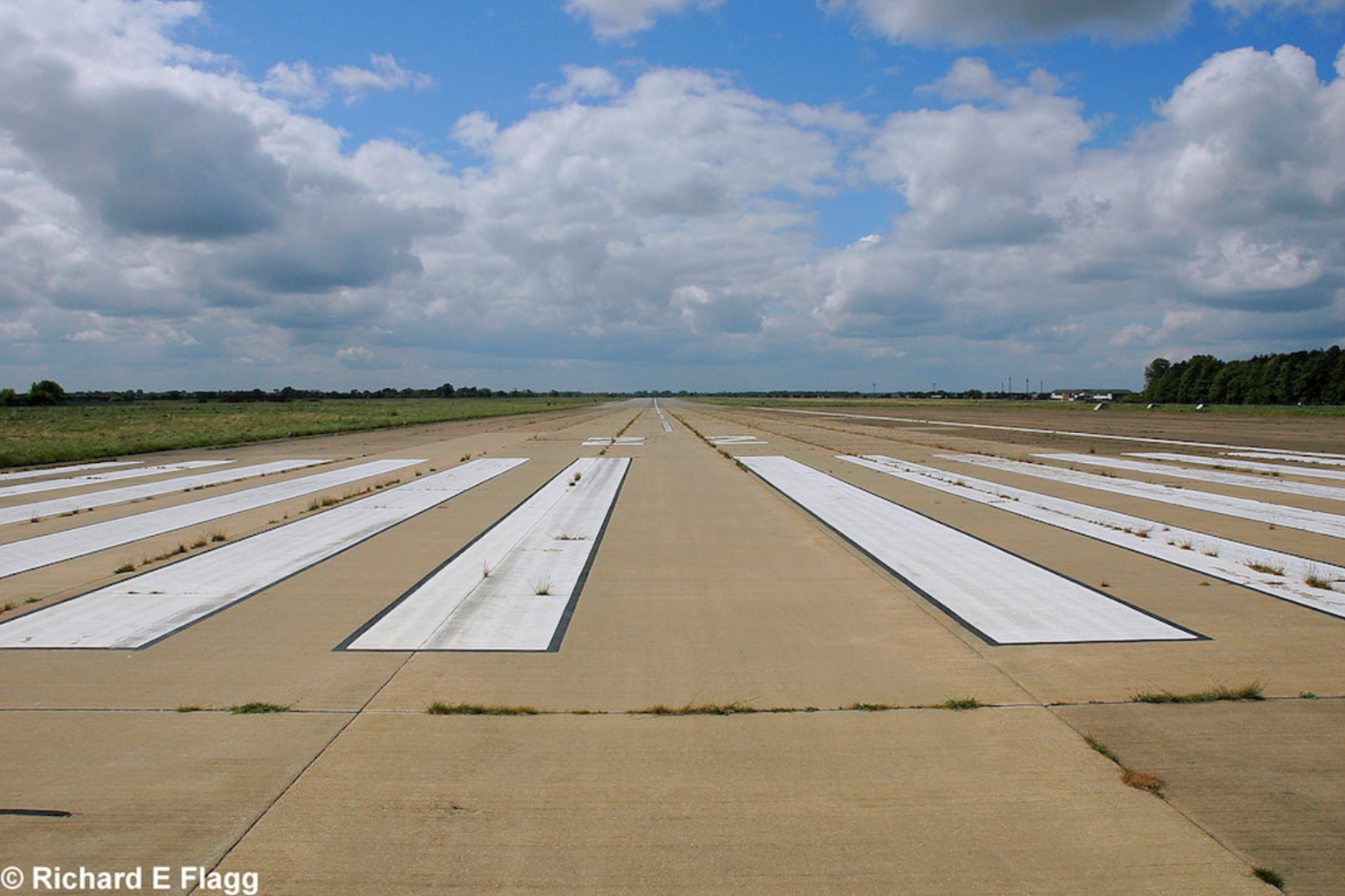 009Runway 04:22. Looking south west from the runway 22 threshold - 18 May 2008.png