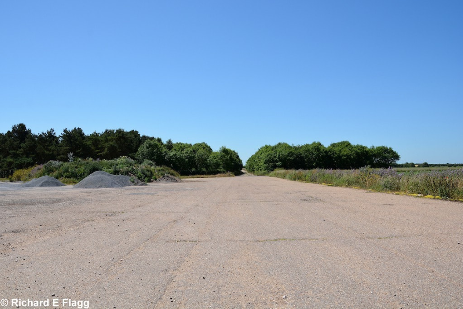 018Runway 07:25. Looking south west from the runway 02:20 intersection - 30 June 2015.png