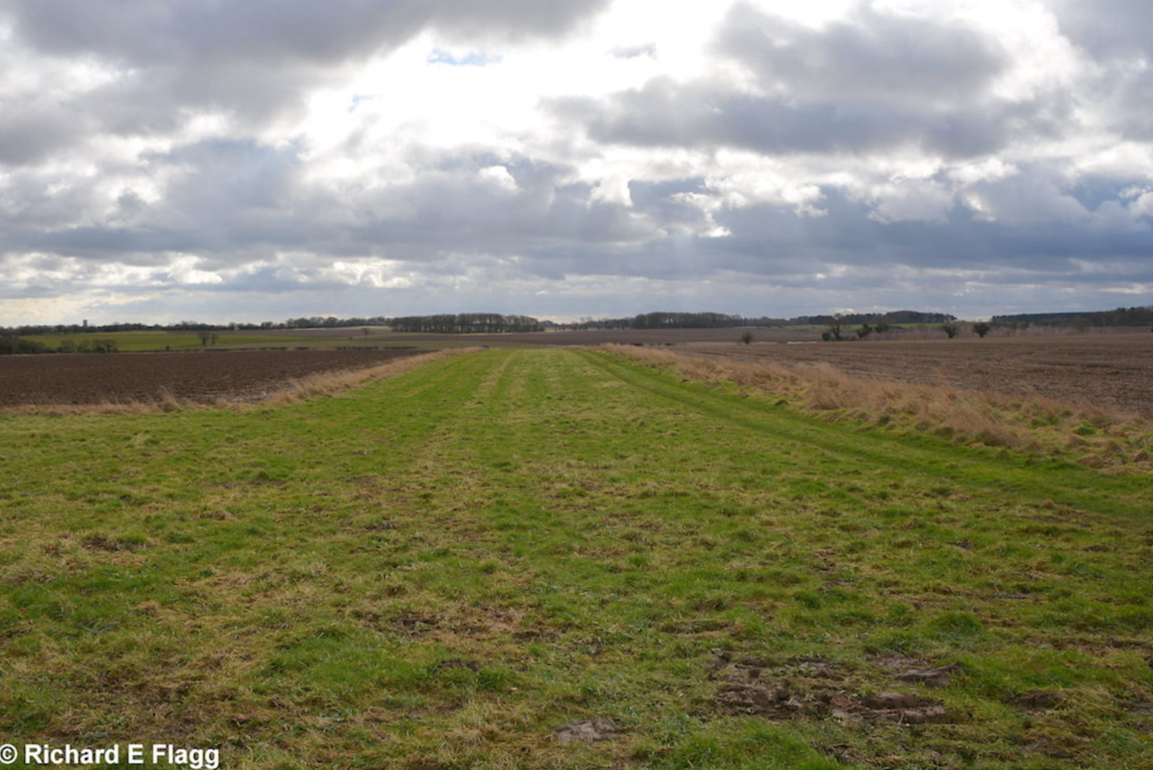 004Runway 18:36. Looking south from the runway 18 threshold - 11 February 2018.png